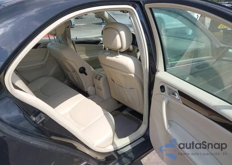 2007 Mercedes-Benz C 350 Luxury 4Matic z USA, uszkodzony, nr VIN WDBRF87HX7F889041